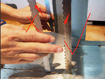 Band saw blade direction